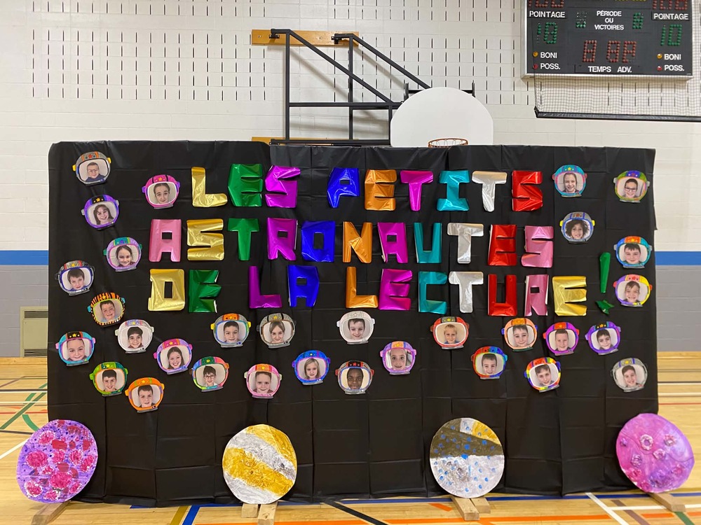 Les élèves de 2e année deviennent auteurs : un véritable Salon du livre à l’école!